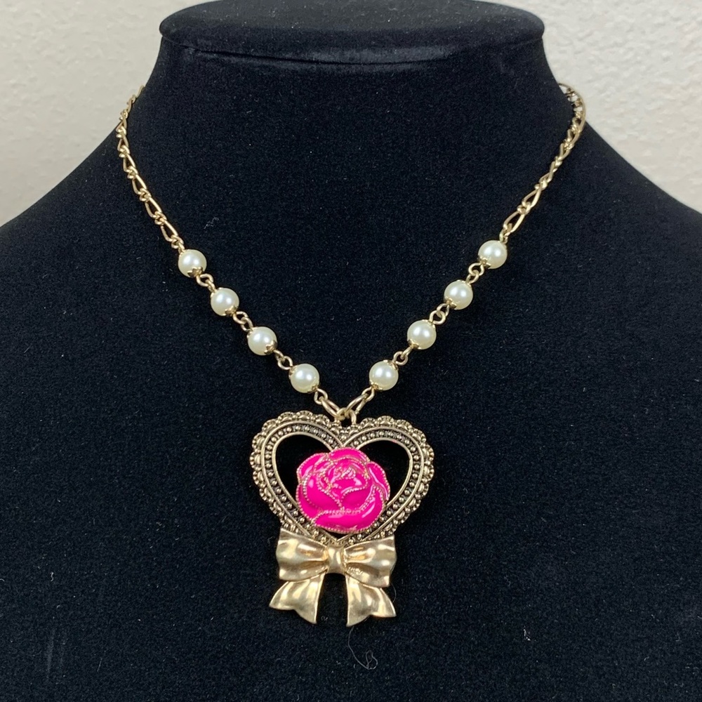 betsey johnson rose bow heart pearl pendant necklace Betseyville 18” Gold Tone